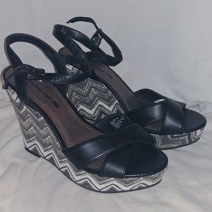Women's Black Wedge Sandal